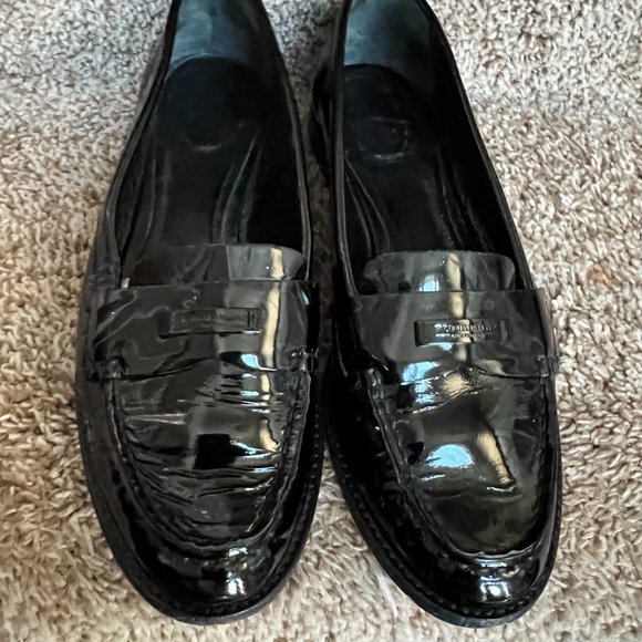 Burberry Women's Black Patent Leather Slip On Loafers. - Picture 1 of 16